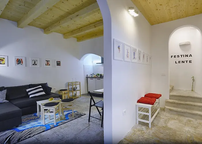 Art Kuca Cvajner 아파트 *